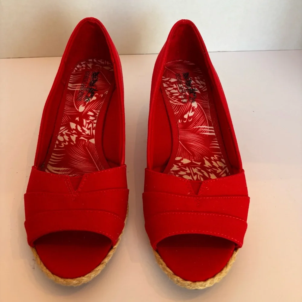 Coach and Four Red Peep Toe Wedge Espadrille Women's Size 7